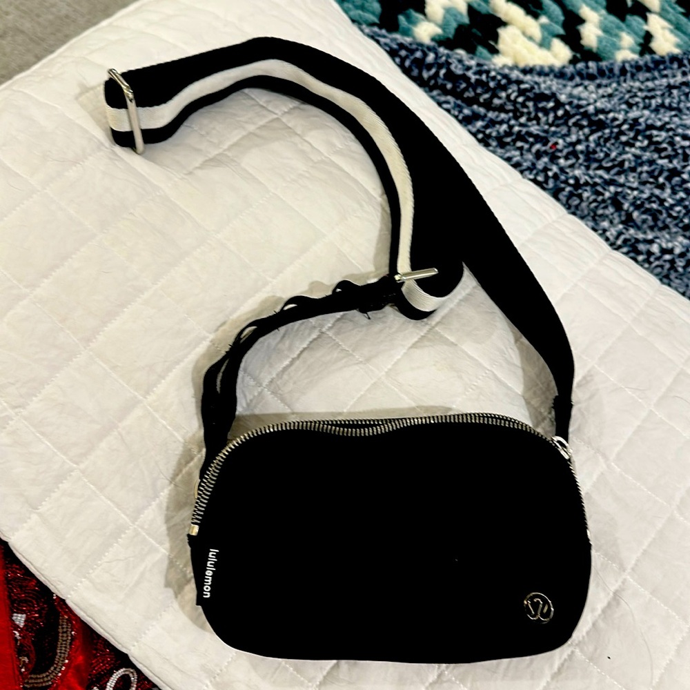 Rare! Lululemon Athletica Everywhere Crossbody Bag-Black/White 0.7L Mini Bag